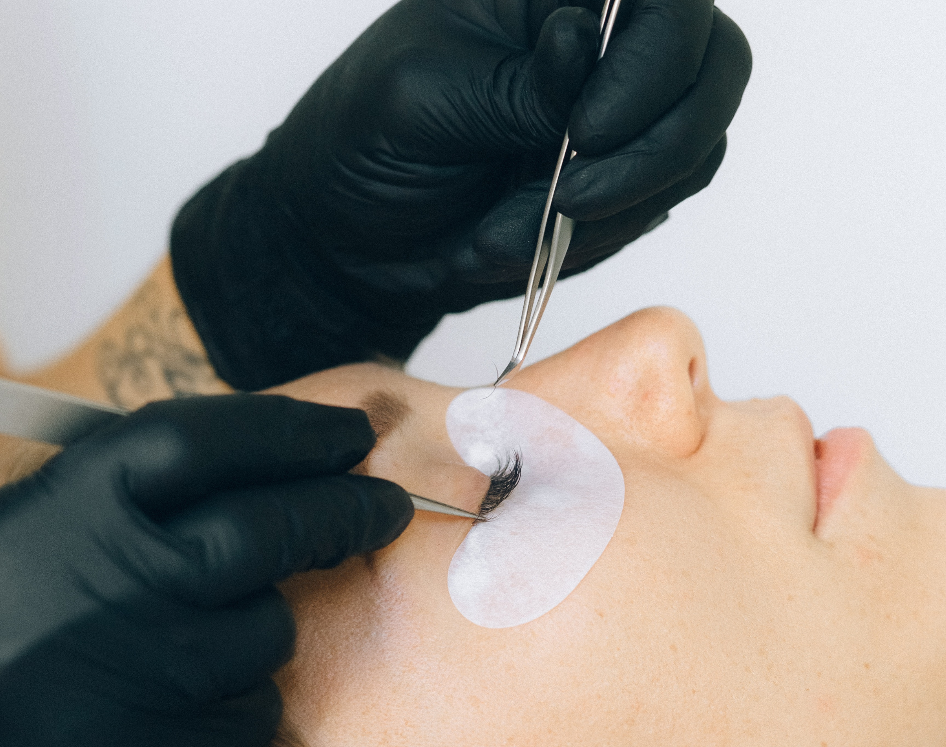5 Amazing Benefits of Lash Lift That Make You Rethink Eyelash Extension & Falsies
